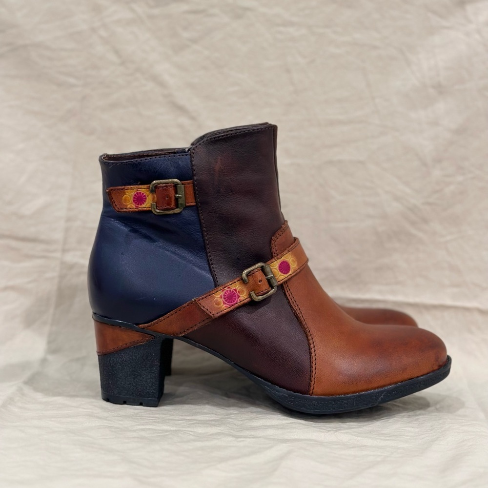L’Artiste Spring Step Bootie
